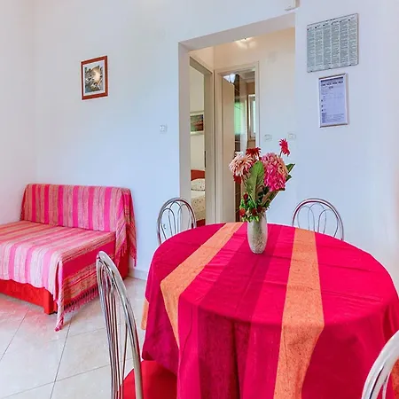 Apartman 1 Bedroom With Terrace *